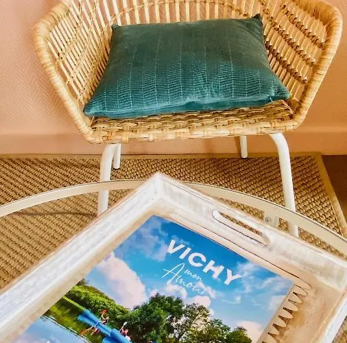 Le Centre, Spacieux Et Cosy T2 Avec Vue, Au Calme Apartamento